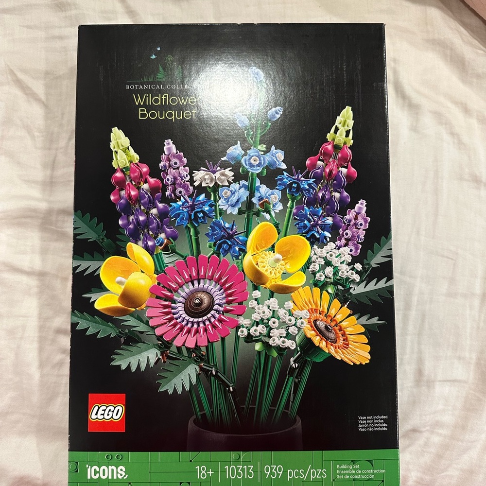 Unopened Botanical Lego set